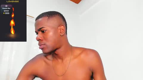 Snapshot of santi_brown1 chatting on March 9, 10:52 pm Santibrown online show from March 9, 10:52 pm