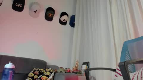 Snapshot of santi_xximo chatting on October 13, 11:18 pm Santiago online show from October 13, 11:18 pm