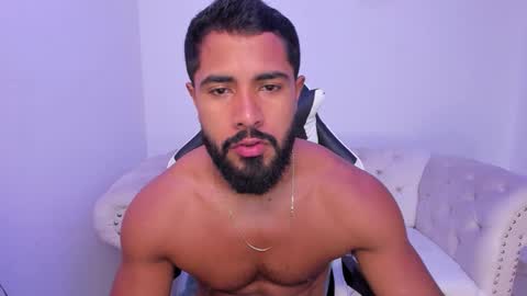 santiago_huntt online show from November 15, 1:24 pm