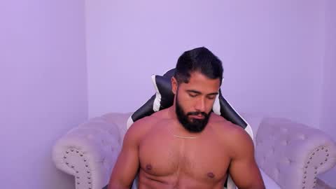 santiago_huntt online show from December 19, 2:12 pm