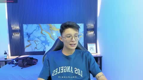 santiago_russo18 online show from February 6, 7:05 pm