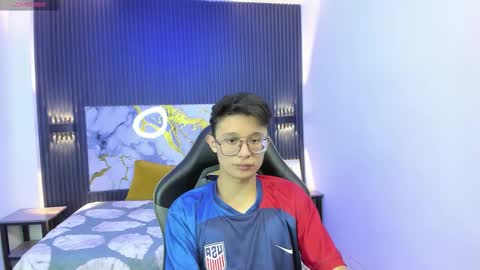 santiago_russo18 online show from February 19, 9:14 pm