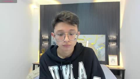 santiago_russo18 online show from September 17, 1:47 pm