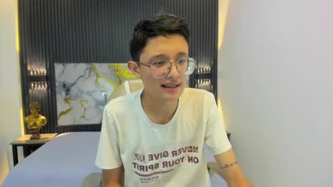 santiago_russo18 online show from September 20, 1:14 pm