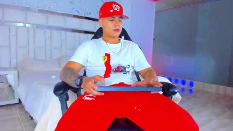 Santi Reyes online show from November 28, 5:59 am