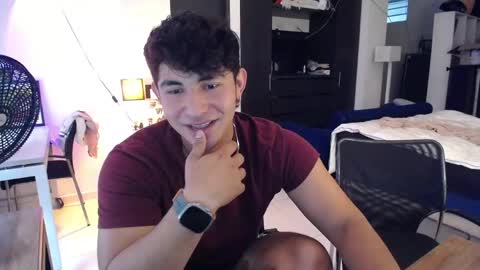 santii_jr online show from April 15, 8:31 pm