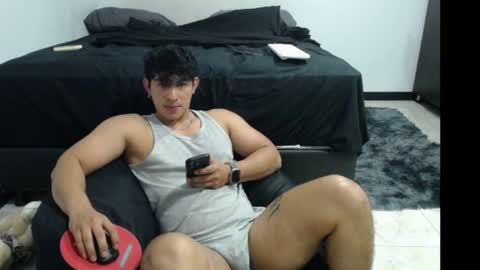 santii_jr online show from May 7, 7:42 pm