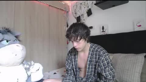 Santii online show from April 16, 1:22 pm