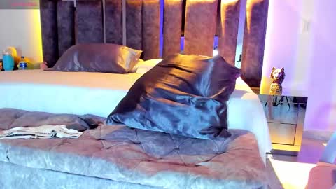 Santiago Seans online show from March 10, 1:45 am