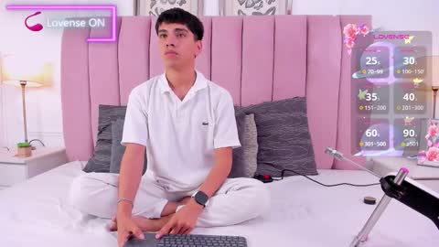 Santiago Carrington online show from March 13, 9:40 pm