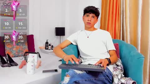 Santiago Carrington online show from January 10, 8:15 pm