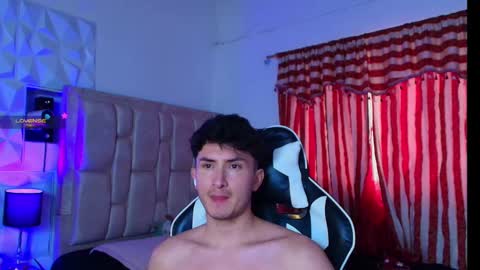 Snapshot of santyago_taylor chatting on January 13, 9:42 pm Santyago online show from January 13, 9:42 pm