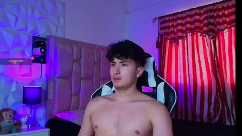 Snapshot of santyago_taylor chatting on January 18, 6:53 pm Santyago online show from January 18, 6:53 pm