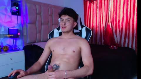 Snapshot of santyago_taylor chatting on January 13, 6:38 pm Santyago online show from January 13, 6:38 pm