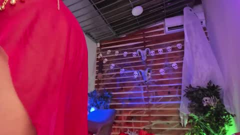 Snapshot of sapphire_venus chatting on October 20, 3:33 am Valerin online show from October 20, 3:33 am