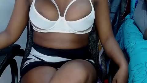 Snapshot of sara_greyx chatting on March 1, 11:47 pm Sara Greyx online show from March 1, 11:47 pm