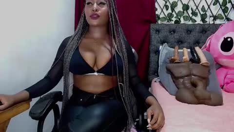 Snapshot of sara_greyx chatting on February 19, 7:05 pm Sara Greyx online show from February 19, 7:05 pm