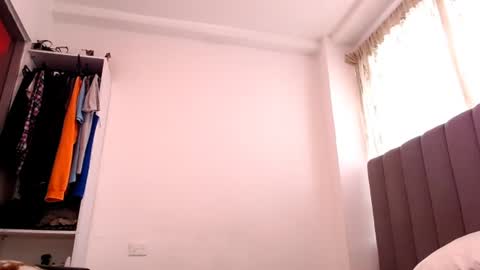 sara_johnson__ online show from June 30, 11:53 am