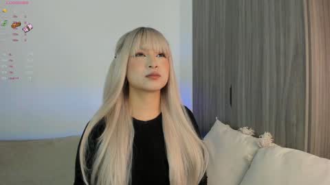 Snapshot of sara_kim_ chatting on January 24, 3:00 am Sara new account give me thomb up Follow me help me reach 15k followers again online show from January 24, 3:00 am