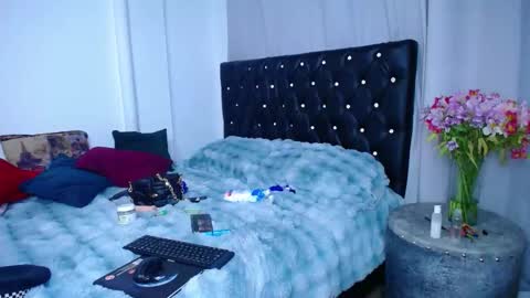 Sara Parker online show from September 29, 11:59 pm