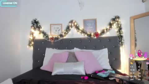 Sara  online show from December 15, 5:53 pm