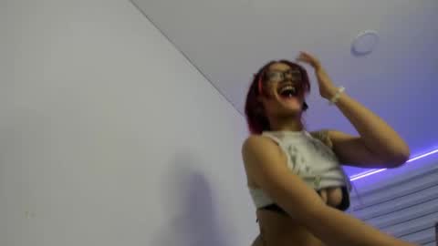 sara_red_x online show from May 8, 3:45 am