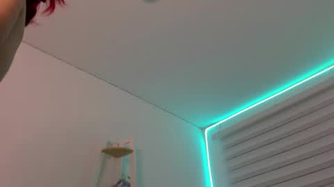 sara_red_x online show from May 16, 4:20 am