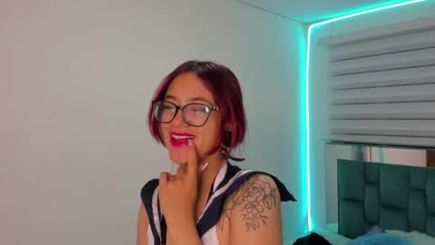 sara_red_x online show from May 26, 3:34 am