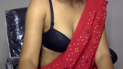 Snapshot of sara_shrma chatting on December 3, 8:00 am sara online show from December 3, 8:00 am