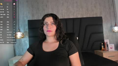 Snapshot of sara_stone17 chatting on February 25, 5:40 pm  -  online show from February 25, 5:40 pm