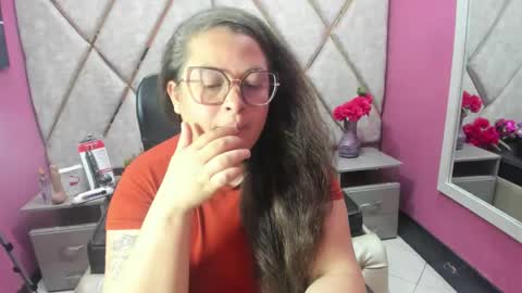 sara_thonson_ online show from April 9, 4:38 am