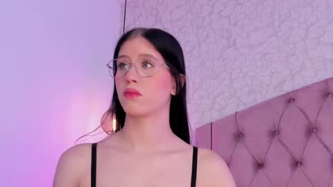 Sara  online show from May 9, 7:20 pm