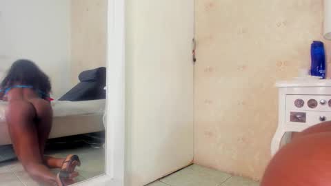 saraacollinss online show from November 10, 9:06 pm