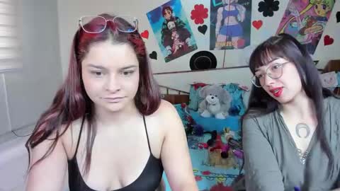 Snapshot of saraandmarilyn chatting on March 3, 2:06 pm Alahia and Marilyn online show from March 3, 2:06 pm
