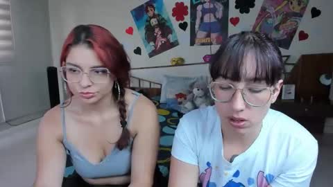 Snapshot of saraandmarilyn chatting on February 11, 2:24 pm Alahia and Marilyn online show from February 11, 2:24 pm