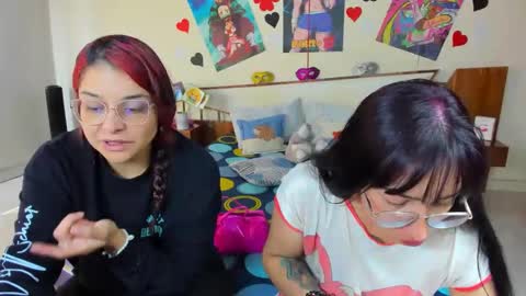 Snapshot of saraandmarilyn chatting on February 3, 1:51 pm Alahia and Marilyn online show from February 3, 1:51 pm