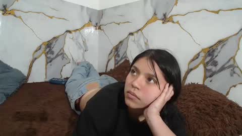 sara and thomas online show from December 13, 7:53 pm