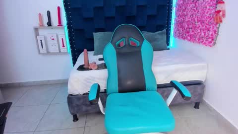 SARAHGIL online show from October 25, 2:01 am