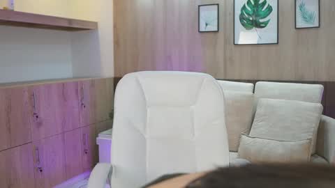 Snapshot of sarabelmont chatting on September 18, 12:09 pm Sara Belmont online show from September 18, 12:09 pm