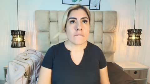 sarablonde_t online show from May 27, 1:57 am