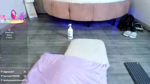 Sara Cooper online show from October 3, 3:59 am