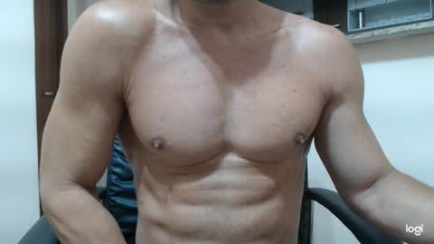 saradorj92 online show from January 14, 11:16 pm