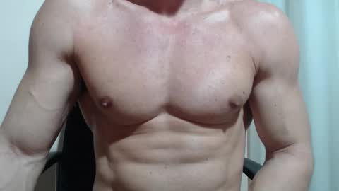 saradorj92 online show from March 12, 8:01 pm