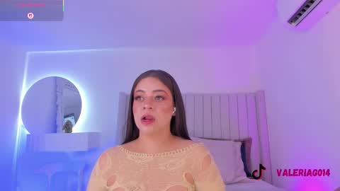 Sarah Bonneth online show from October 19, 1:27 pm