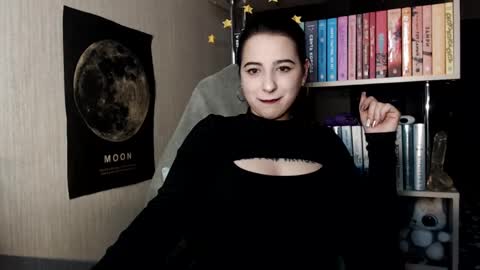 Yours Sarah online show from December 16, 12:04 am