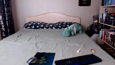 Yours Sarah online show from January 22, 7:56 pm