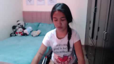 Snapshot of sarah_stone15 chatting on December 4, 12:57 am Sarah online show from December 4, 12:57 am