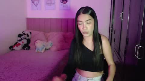 Snapshot of sarah_stone15 chatting on February 17, 8:06 pm Sarah online show from February 17, 8:06 pm
