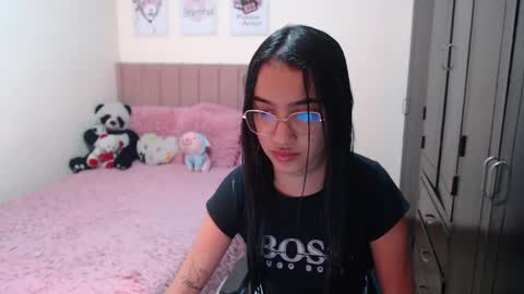 Snapshot of sarah_stone15 chatting on December 30, 4:18 pm Sarah online show from December 30, 4:18 pm