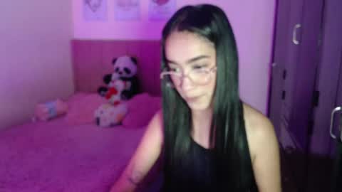Snapshot of sarah_stone15 chatting on February 13, 9:50 pm Sarah online show from February 13, 9:50 pm